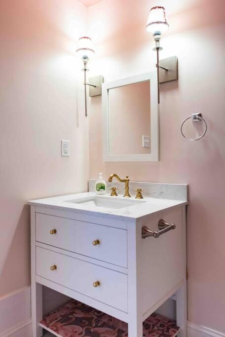 Blush And Bashful Germantown Two Bedroom Apartment Louisville Kültér fotó